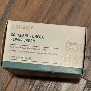Biossance Squalane + Omega Repair Cream - Cream and Gold